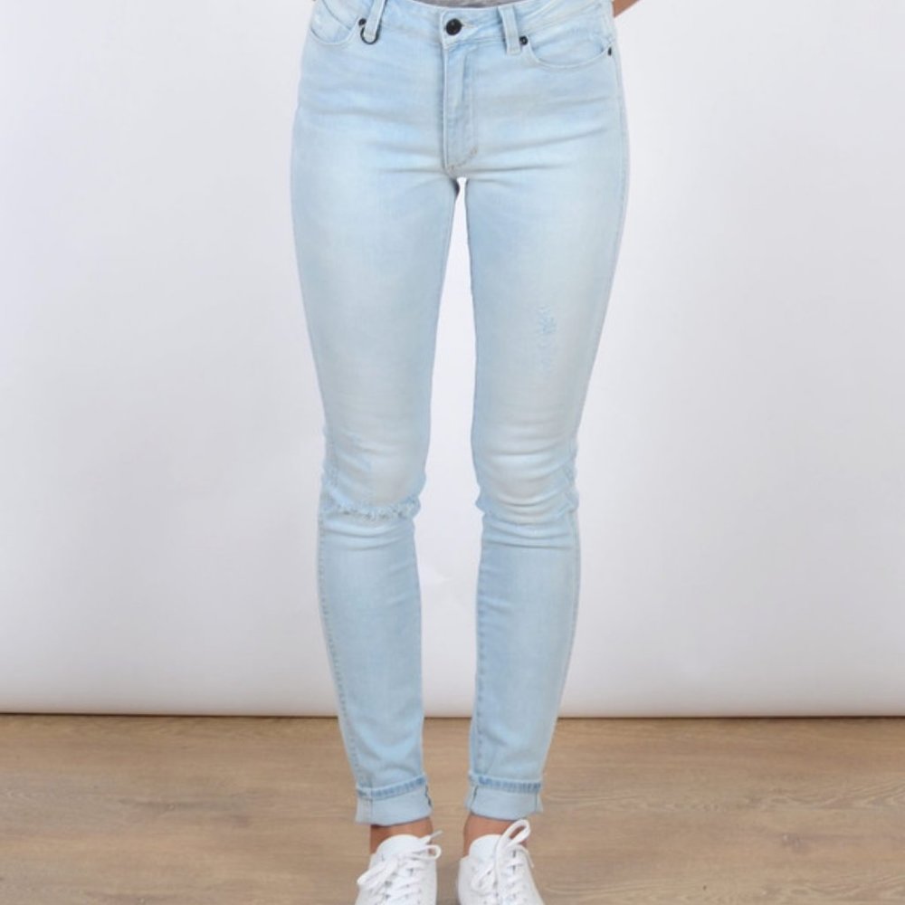 Neuw vintage skinny jeans 90s ice light blue ripped